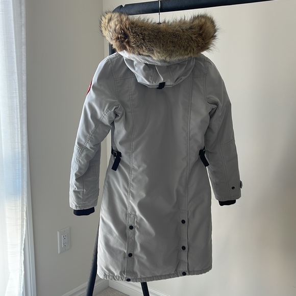 Canada Goose (resell) - Picture 2 of 8